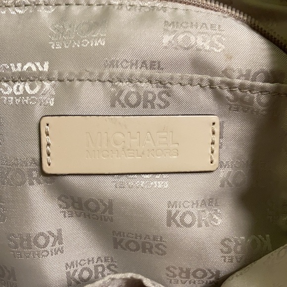 Michael Kors leather shoulder purse. Dark buckskin leather with tan straps - Picture 5 of 8